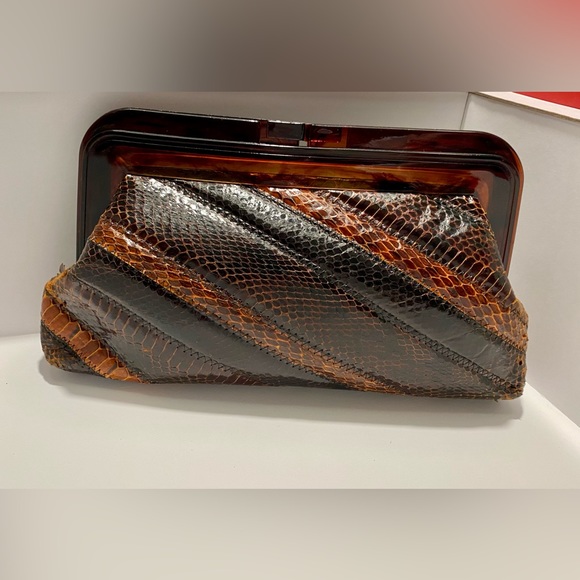 Vintage Marigolin New York Brown Leather Clutch w/ Tortoise Shell Clasp - Picture 4 of 13